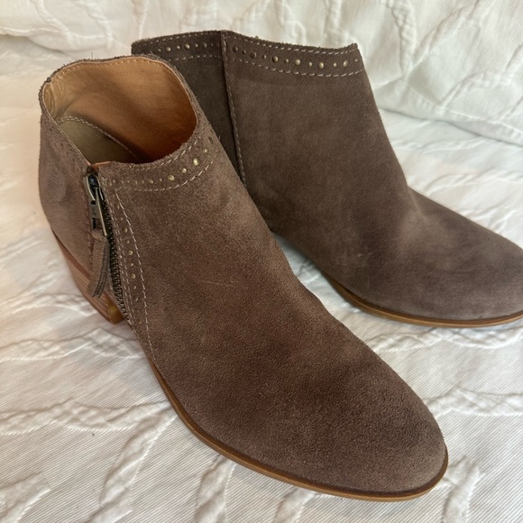 Lucky Brand Booties EUC Size 8.5 - Picture 2 of 9